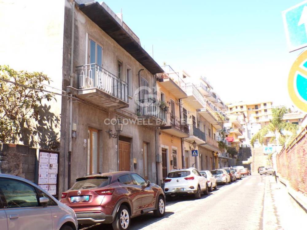 appartamento in vendita ad Aci Catena