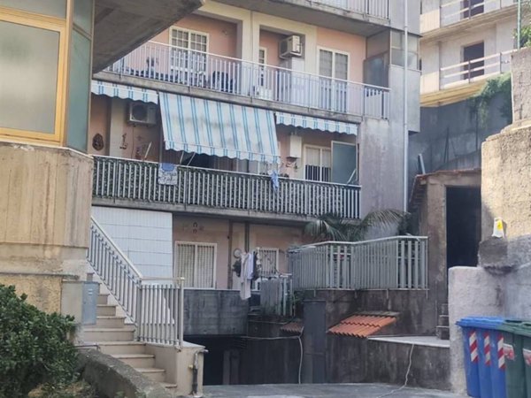appartamento in vendita ad Aci Catena in zona Aci San Filippo