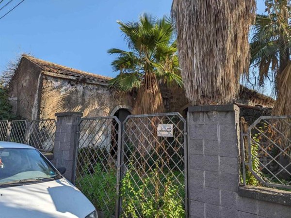 casa indipendente in vendita ad Aci Catena