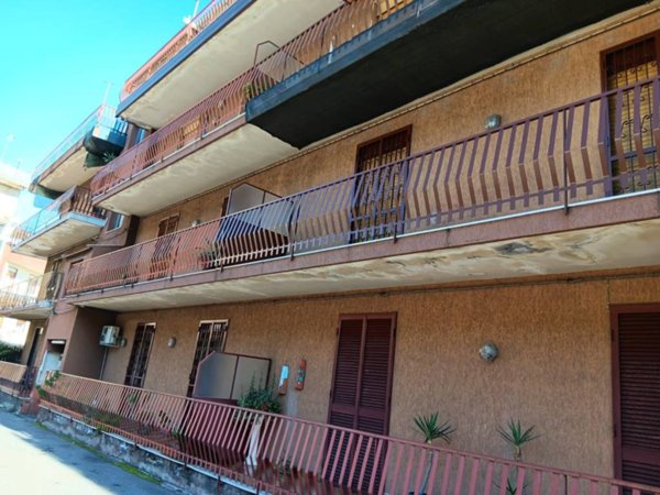 appartamento in vendita ad Aci Catena