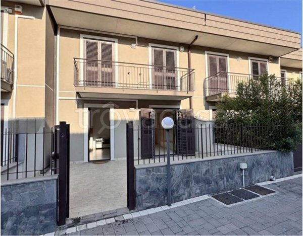casa indipendente in vendita ad Aci Catena in zona San Nicolò