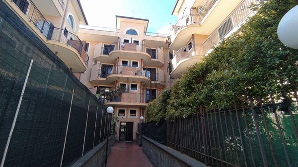 appartamento in vendita ad Aci Catena