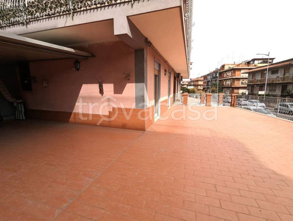 appartamento in vendita ad Aci Catena