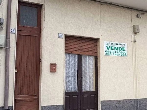 appartamento in vendita ad Aci Catena