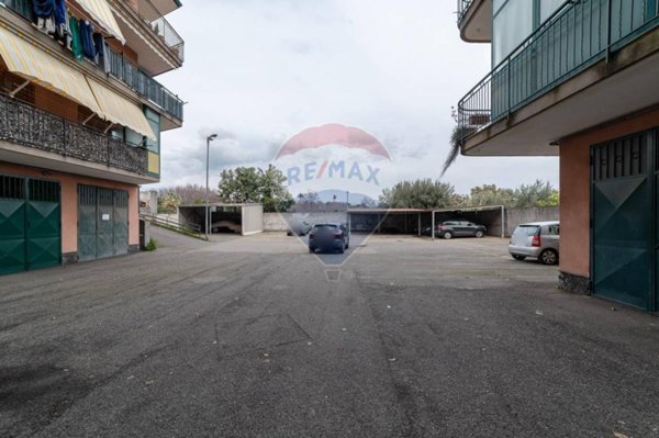 locale di sgombero in vendita ad Aci Catena