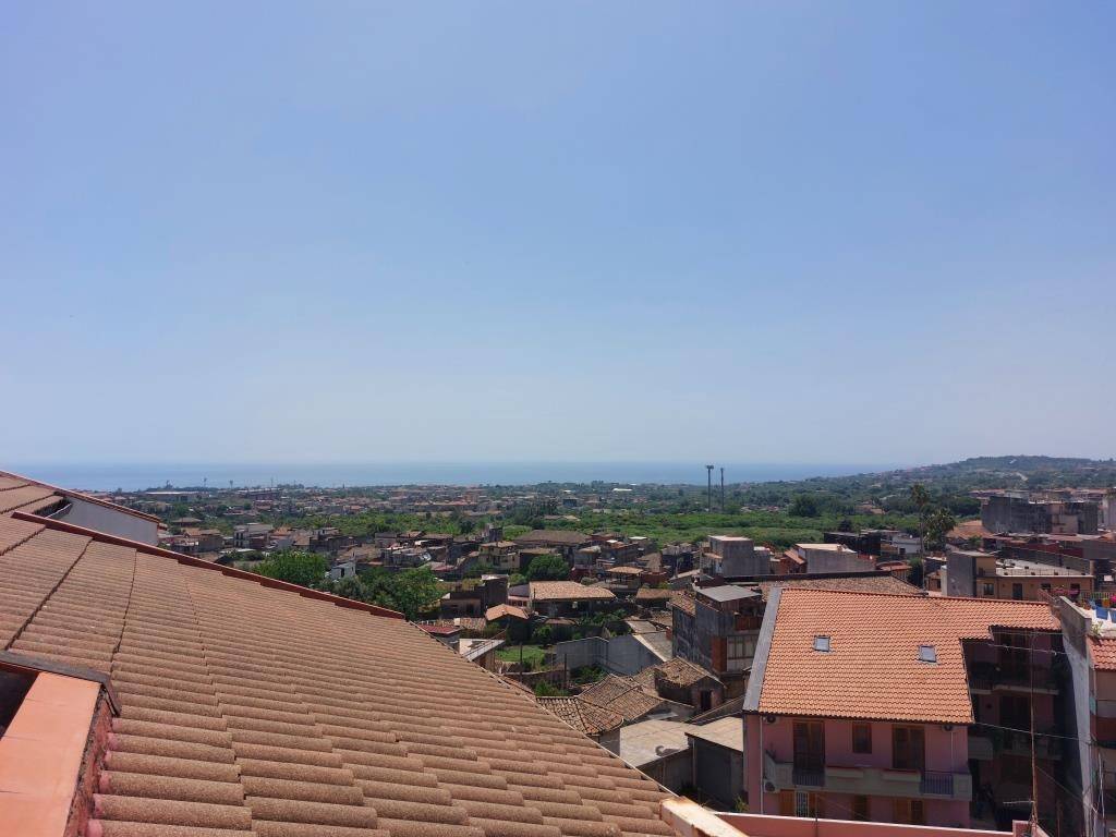 appartamento in vendita ad Aci Catena