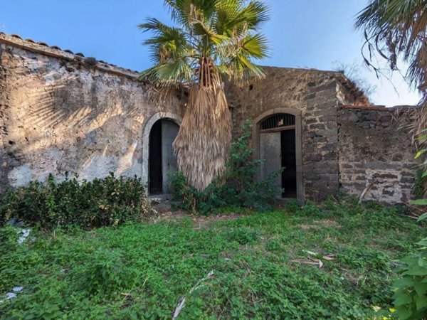 casa indipendente in vendita ad Aci Catena