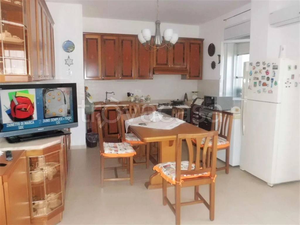 appartamento in vendita ad Aci Catena in zona Aci San Filippo