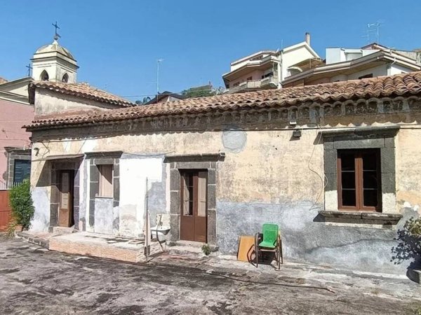 casa indipendente in vendita ad Aci Catena