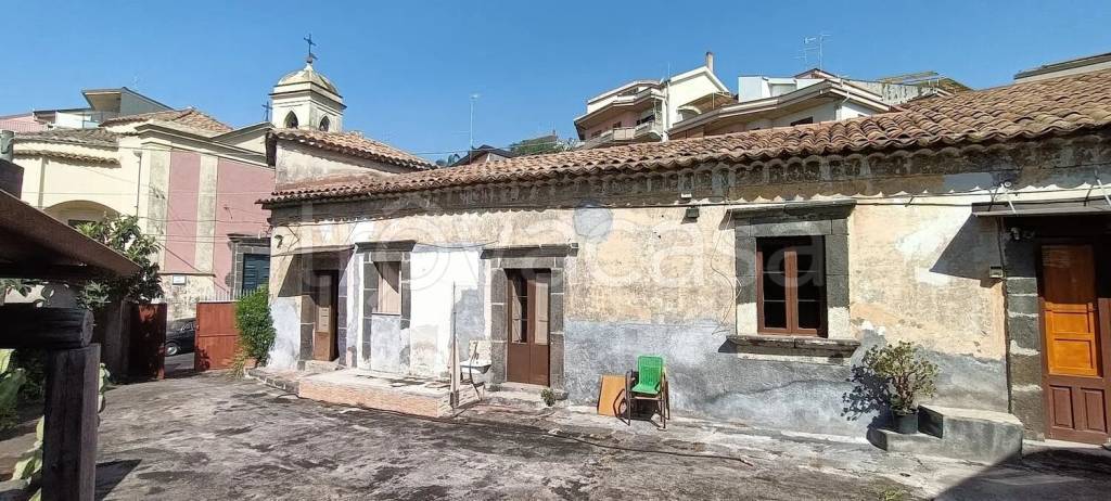 casa indipendente in vendita ad Aci Catena