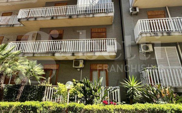 appartamento in vendita ad Aci Catena in zona Aci San Filippo