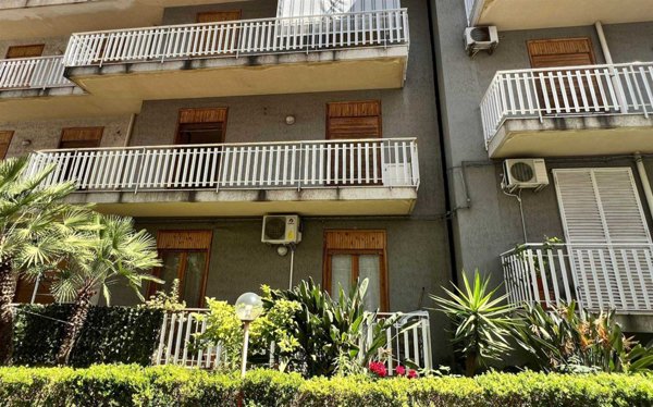appartamento in vendita ad Aci Catena in zona Aci San Filippo