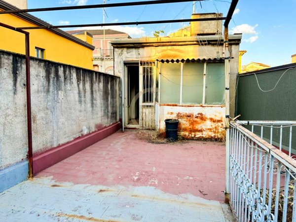 casa indipendente in vendita ad Aci Catena