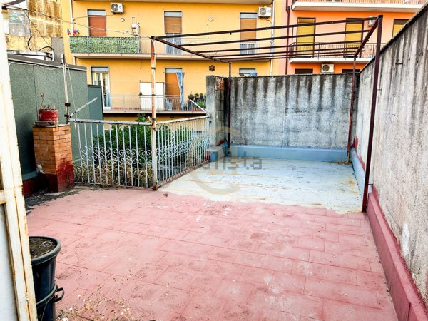 casa indipendente in vendita ad Aci Catena