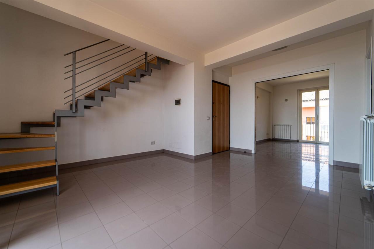 appartamento in vendita ad Aci Catena