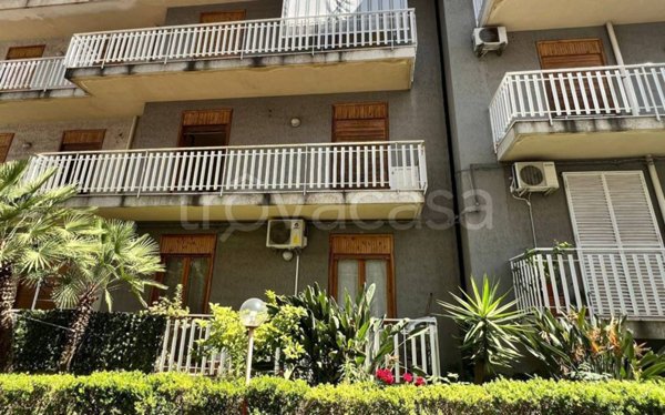 appartamento in vendita ad Aci Catena in zona Aci San Filippo