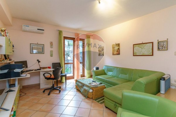 appartamento in vendita ad Aci Catena