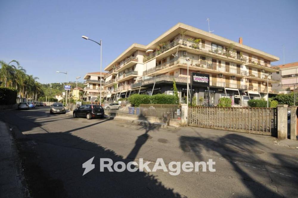 appartamento in vendita ad Aci Catena