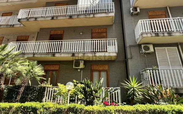 appartamento in vendita ad Aci Catena in zona Aci San Filippo