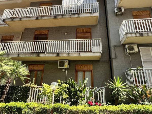 appartamento in vendita ad Aci Catena in zona Aci San Filippo