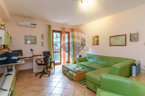appartamento in vendita ad Aci Catena