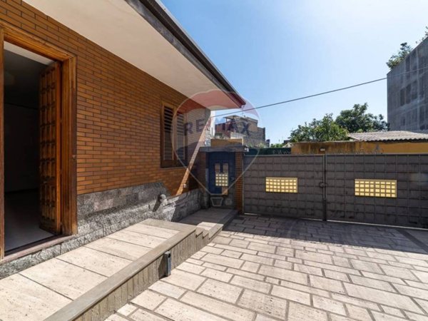 appartamento in vendita ad Aci Catena