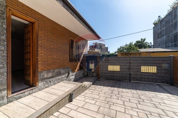 appartamento in vendita ad Aci Catena