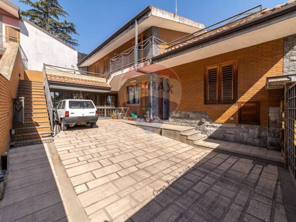 appartamento in vendita ad Aci Catena