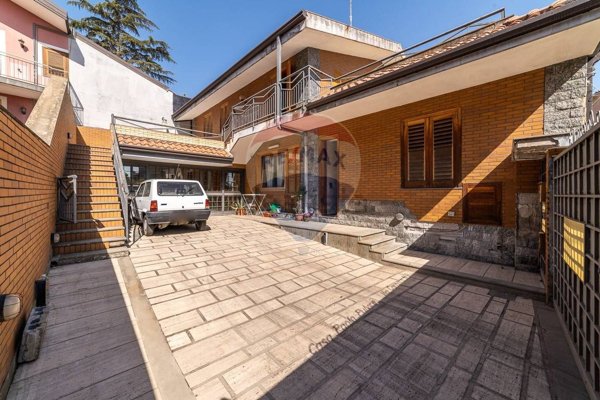 appartamento in vendita ad Aci Catena
