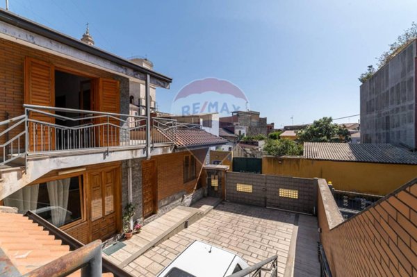 appartamento in vendita ad Aci Catena