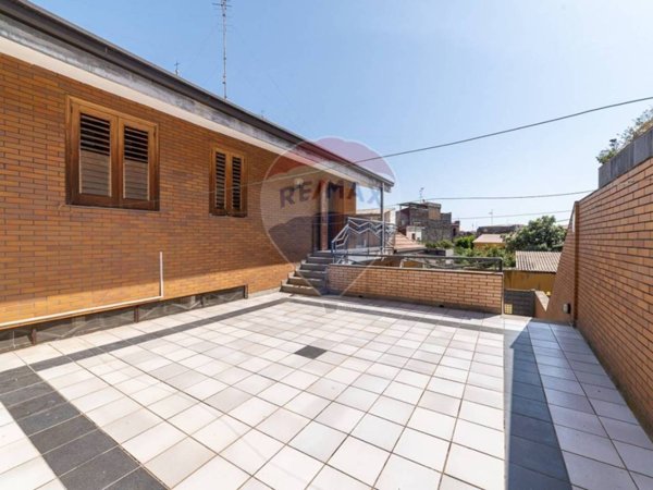 appartamento in vendita ad Aci Catena