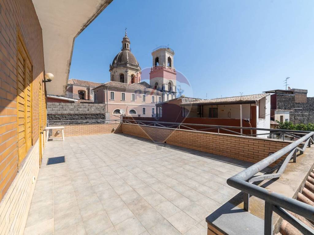 appartamento in vendita ad Aci Catena