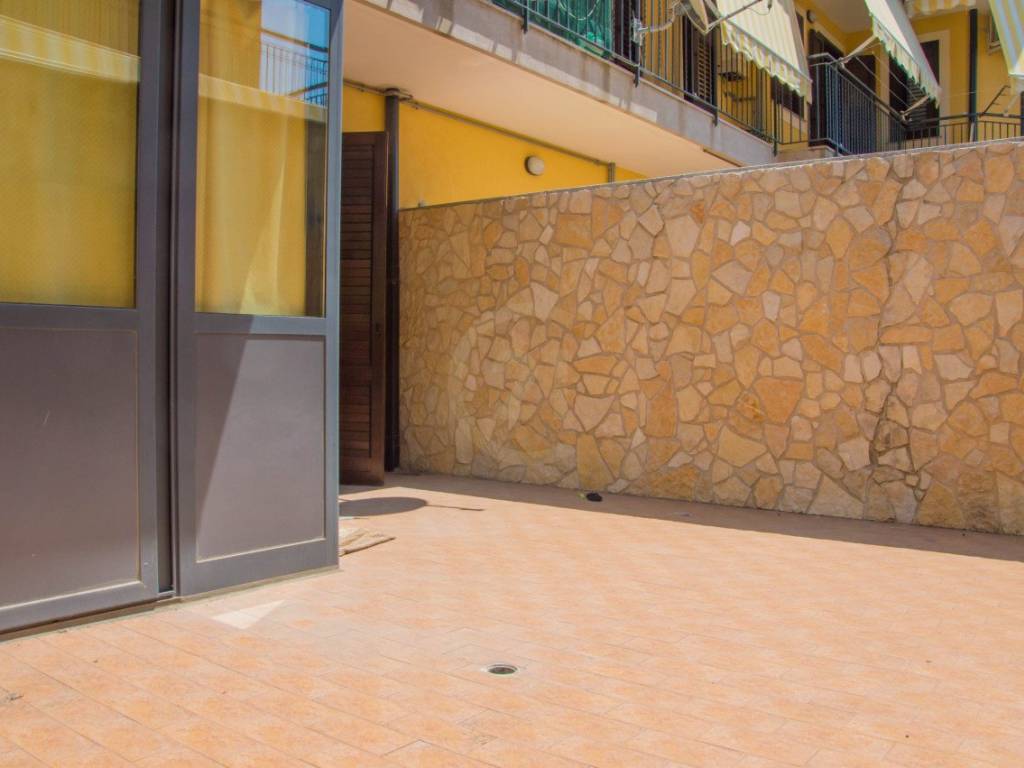 appartamento in vendita ad Aci Catena