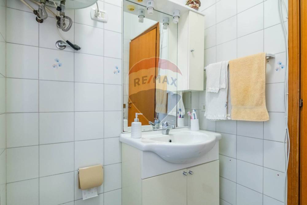 appartamento in vendita ad Aci Catena in zona Vampolieri