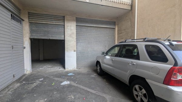 locale di sgombero in vendita ad Aci Catena