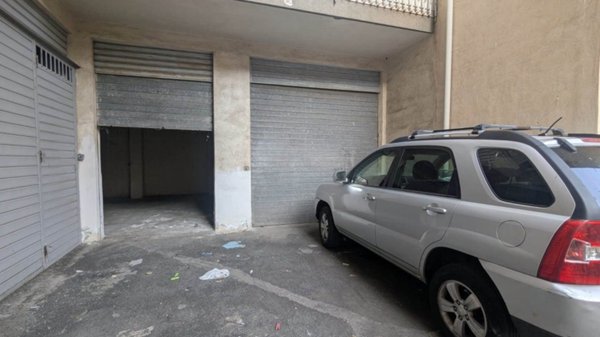 locale di sgombero in vendita ad Aci Catena