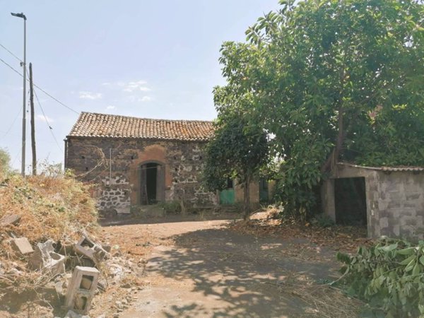 casa indipendente in vendita ad Aci Catena