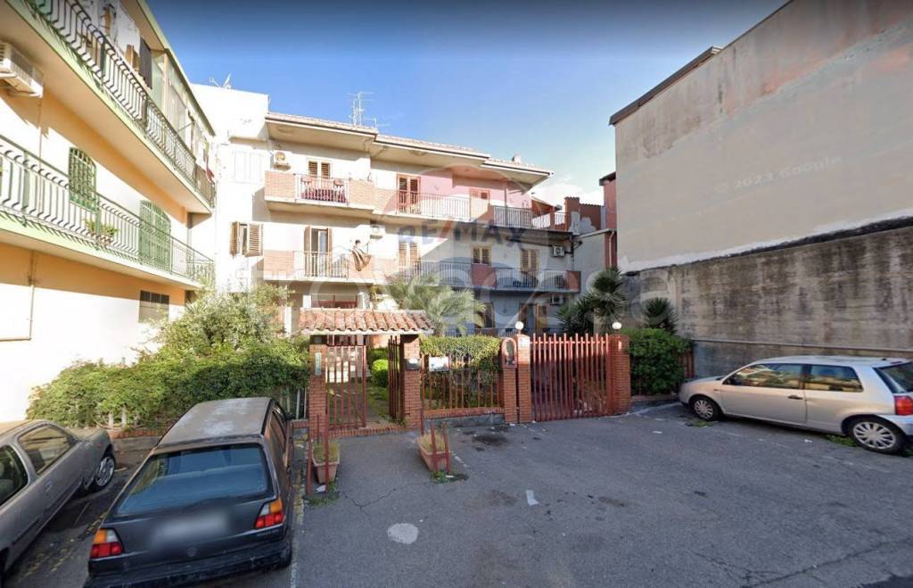 appartamento in vendita ad Aci Catena