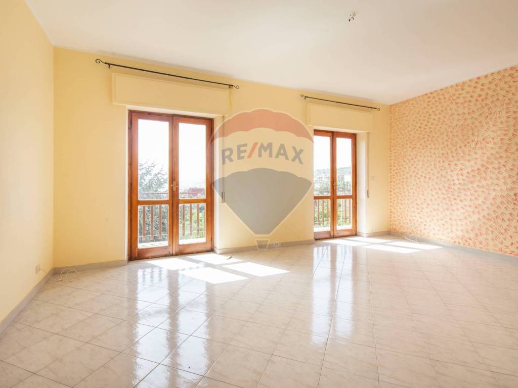 appartamento in vendita ad Aci Catena