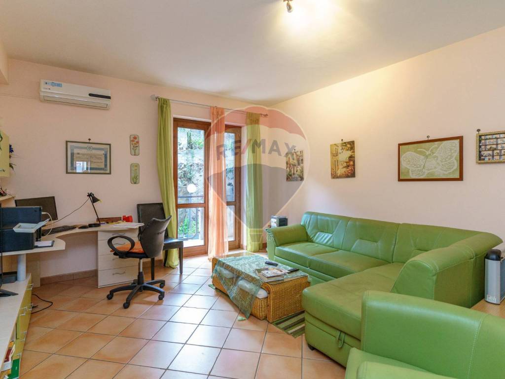 appartamento in vendita ad Aci Catena