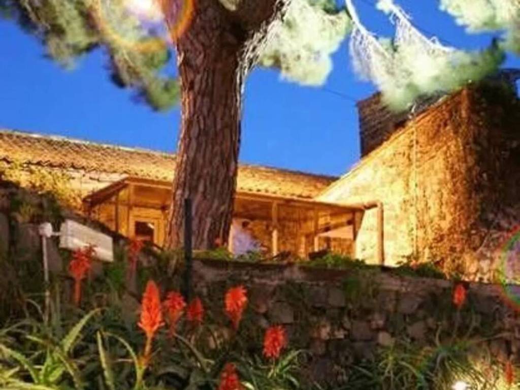 casa indipendente in vendita ad Aci Catena