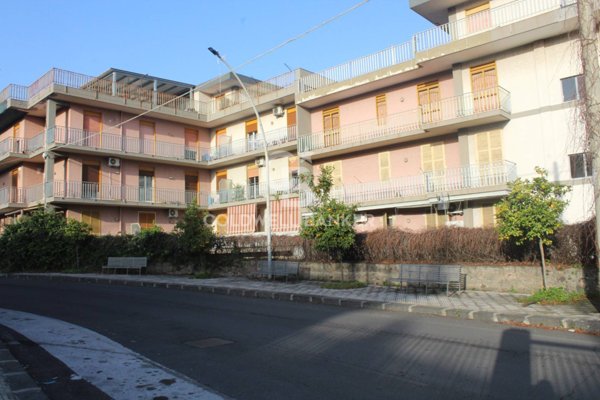 appartamento in vendita ad Aci Catena