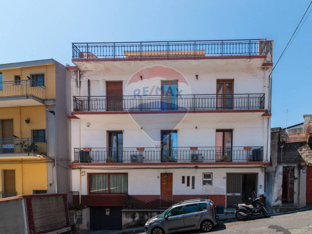 appartamento in vendita ad Aci Catena