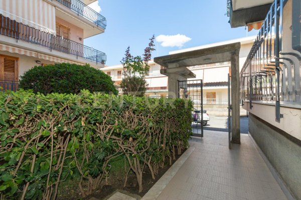 appartamento in vendita ad Aci Catena in zona Aci San Filippo