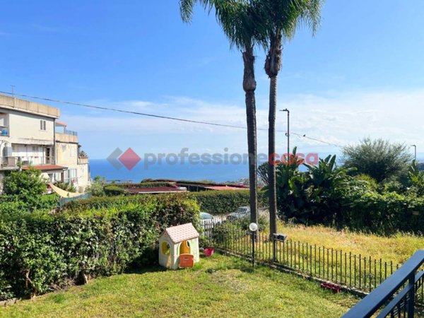 appartamento in vendita ad Aci Catena