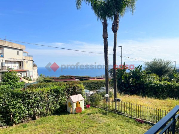 appartamento in vendita ad Aci Catena