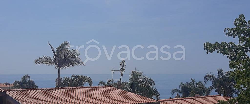 casa indipendente in vendita ad Aci Catena