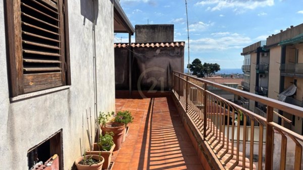 appartamento in vendita ad Aci Catena