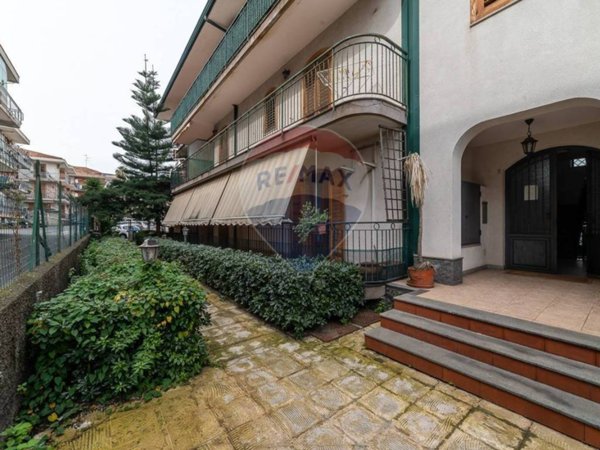 appartamento in vendita ad Aci Catena