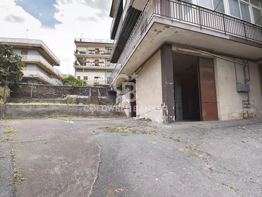 locale commerciale in vendita ad Aci Catena